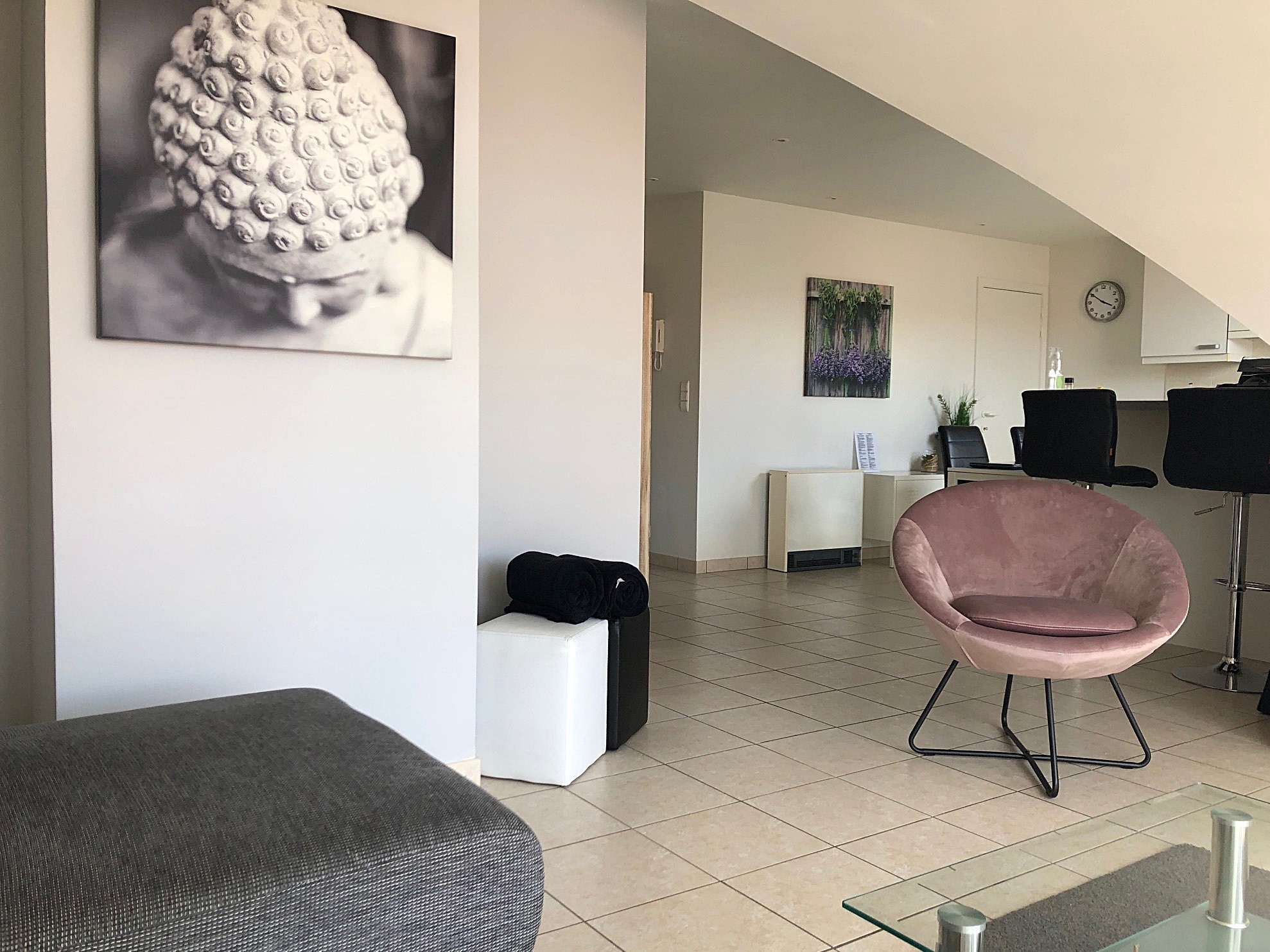 Woonkamer met flatscreen-tv